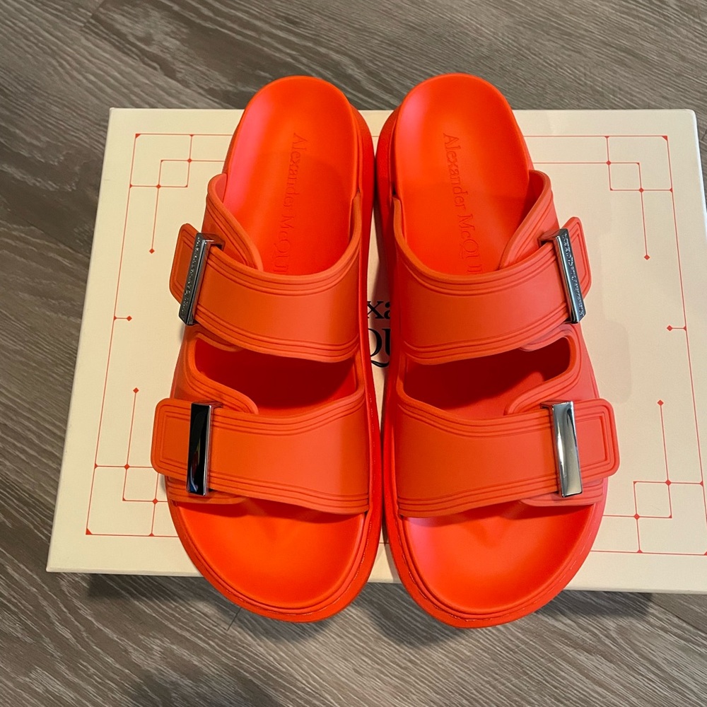 Alexander McQueen oversized slide sandal